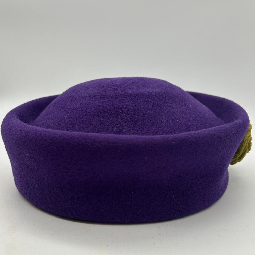 Vintage 80s Purple Wool Felt Pillbox Hat Olive Velvet Rosette Flowers 56cm Sz M - Picture 7 of 13